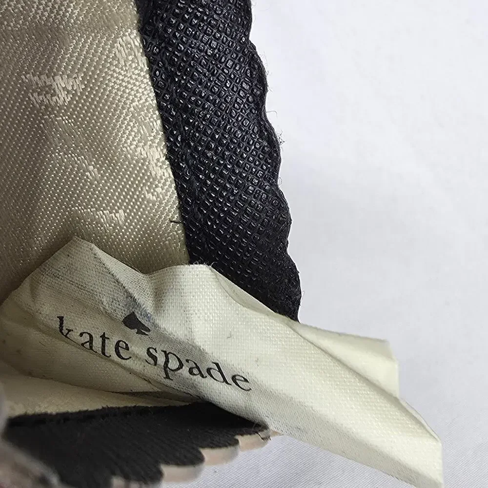 KATE SPADE NEW YORK PEBBLED LEATHER CARDHOLDER – BLACK/CREAM – SCALLOPED EDGE